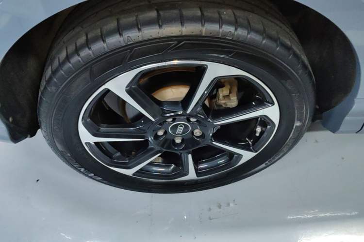 Used Audi Q3 2022 40 TFSI RS Package Performance Model Right Rear Wheel Hub