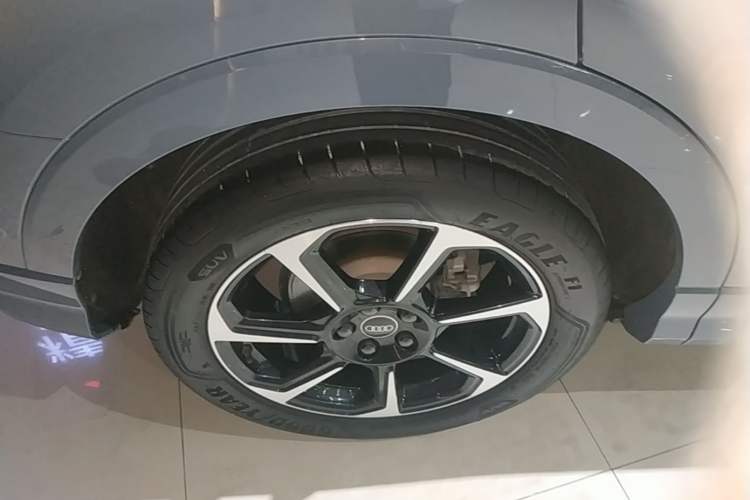 Used Audi Q3 2022 40 TFSI RS Package Performance Model Right Rear Wheel Hub