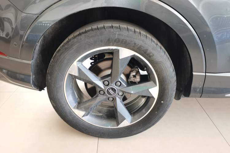 Used Audi Q3 2022 35 TFSI Fashion Dynamic Model Right Rear Wheel Hub
