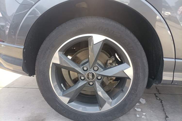 Used Audi Q3 2022 35 TFSI Fashion Dynamic Model Right Rear Wheel Hub