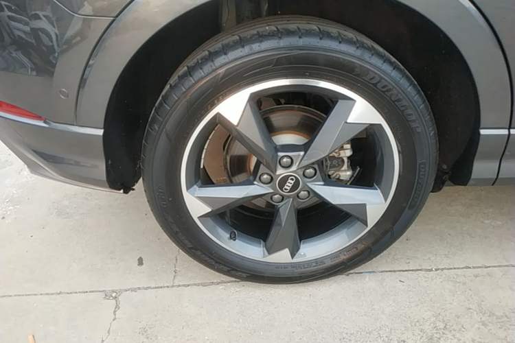 Used Audi Q3 2022 35 TFSI Fashion Dynamic Model Right Rear Wheel Hub
