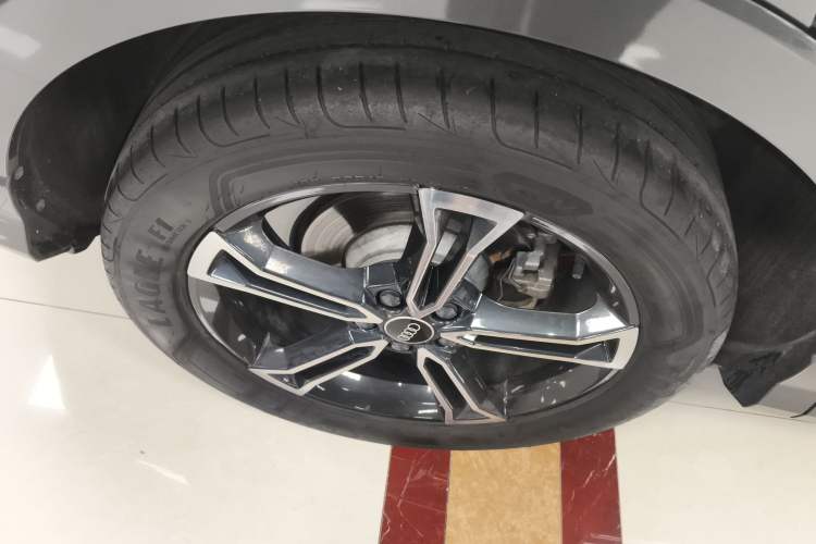 Used Audi Q3 2022 45 TFSI quattro Fashion Dynamic Model Right Rear Wheel Hub
