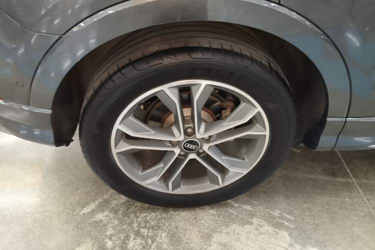 Used Audi Q3 2022 40 TFSI Fashion Dynamic Model Right Rear Wheel Hub