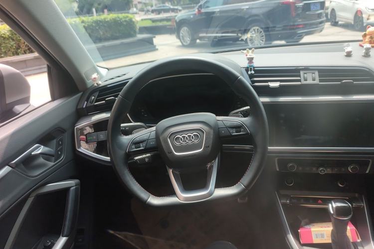 Used Audi Q3 2022 40 TFSI RS Package Performance Model Steering Wheel