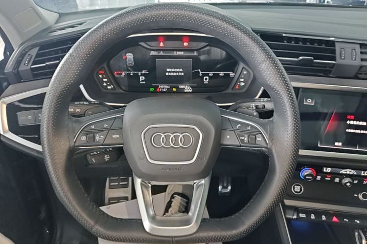 Used Audi Q3 2022 40 TFSI Fashion Dynamic Model Steering Wheel