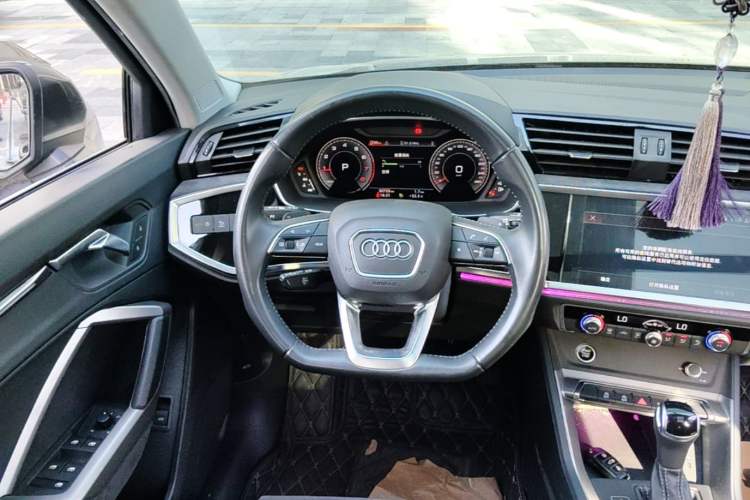 Used Audi Q3 2022 35 TFSI Fashion Dynamic Model Steering Wheel