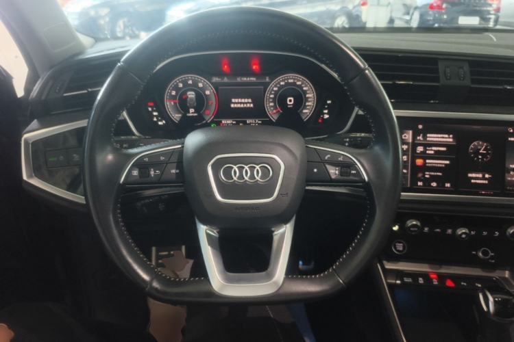 Used Audi Q3 2022 40 TFSI Fashion Dynamic Model Steering Wheel