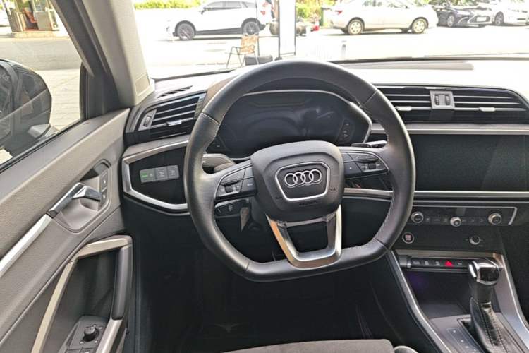 Used Audi Q3 2022 40 TFSI Fashion Dynamic Model Steering Wheel