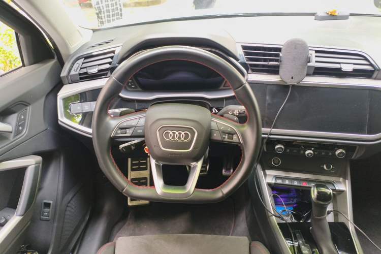 Used Audi Q3 2022 40 TFSI RS Package Performance Model Steering Wheel