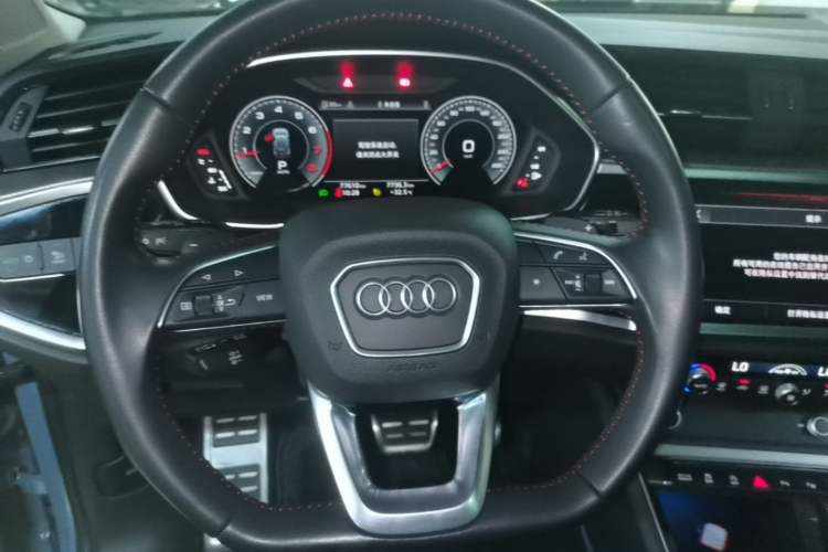 Used Audi Q3 2022 40 TFSI RS Package Performance Model Steering Wheel