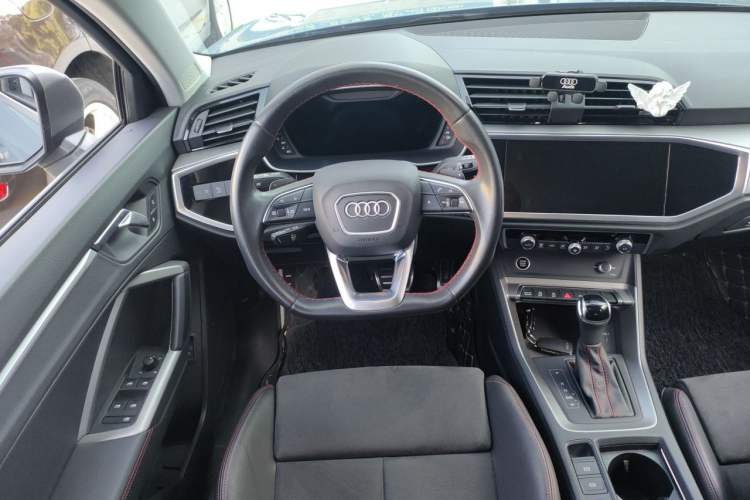 Used Audi Q3 2022 40 TFSI RS Package Performance Model Steering Wheel
