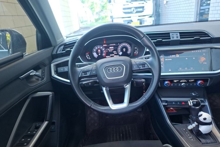 Used Audi Q3 2022 35 TFSI Progressive Dynamic Edition Steering Wheel