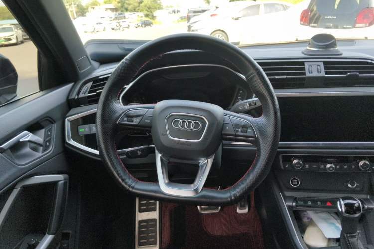 Used Audi Q3 2022 45 TFSI quattro Fashion Dynamic Model Steering Wheel