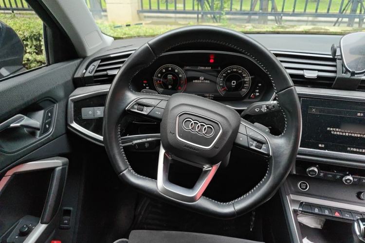Used Audi Q3 2022 35 TFSI Fashion Dynamic Model Steering Wheel