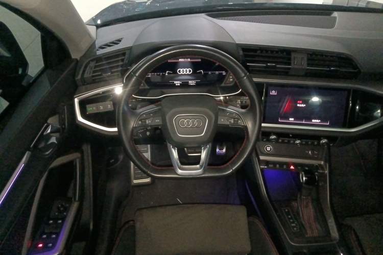 Used Audi Q3 2022 40 TFSI RS Package Performance Model Steering Wheel