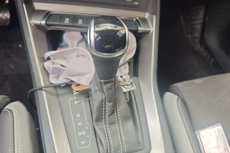 Used Audi Q3 2022 35 TFSI Progressive Dynamic Edition Gear Lever