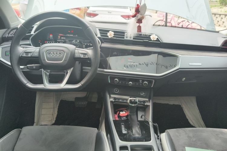 Used Audi Q3 2022 35 TFSI Fashion Dynamic Model Center Console