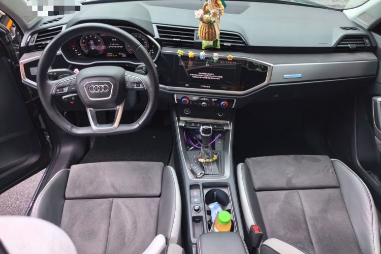 Used Audi Q3 2022 35 TFSI Fashion Dynamic Model Center Console