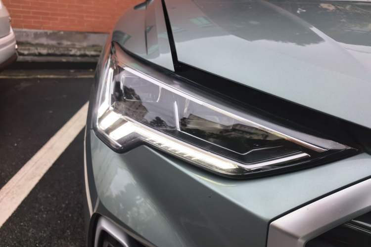 Used Audi Q3 2022 35 TFSI Fashion Dynamic Model Right Front Headlight