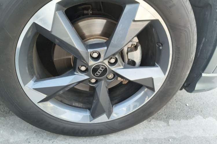 Used Audi Q3 2022 35 TFSI Fashion Dynamic Model Right Front Wheel Hub