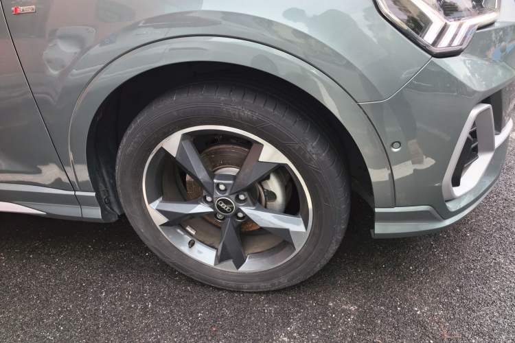 Used Audi Q3 2022 35 TFSI Fashion Dynamic Model Right Front Wheel Hub