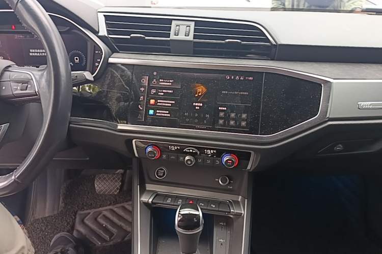 Used Audi Q3 2022 35 TFSI Fashion Dynamic Model Audio And AC Panel