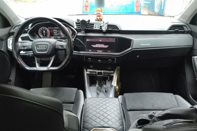 Used Audi Q3 2022 35 TFSI Fashion Dynamic Model Center Console