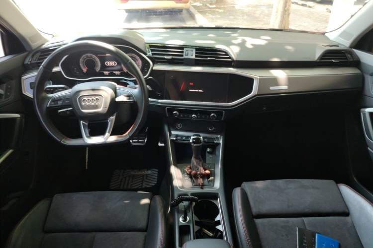 Used Audi Q3 2022 40 TFSI RS Package Performance Model Center Console