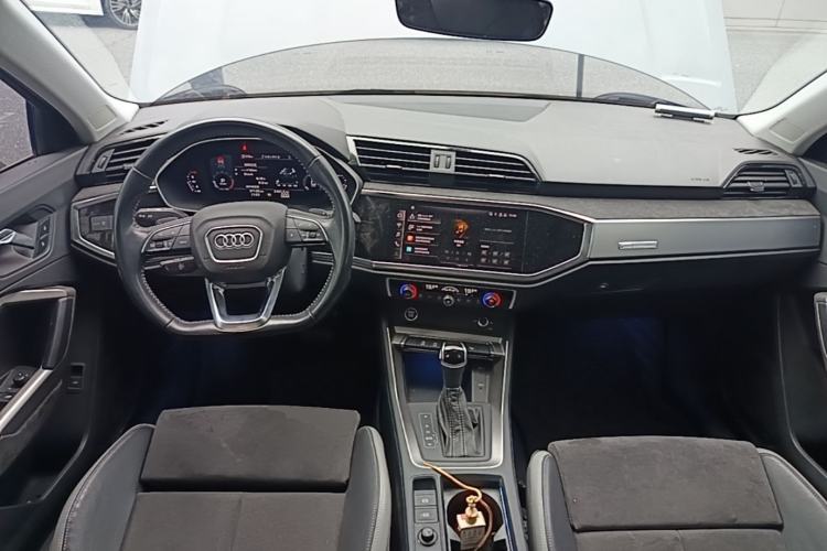 Used Audi Q3 2022 35 TFSI Fashion Dynamic Model Center Console