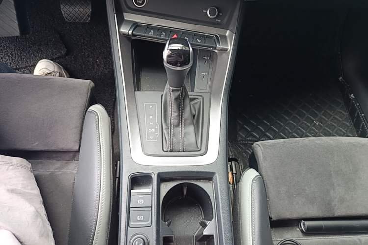 Used Audi Q3 2022 35 TFSI Fashion Dynamic Model Gear Lever