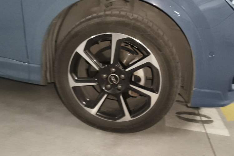 Used Audi Q3 2022 40 TFSI RS Package Performance Model Right Front Wheel Hub