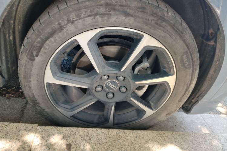 Used Audi Q3 2022 40 TFSI RS Package Performance Model Right Front Wheel Hub