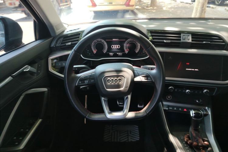 Used Audi Q3 2022 40 TFSI RS Package Performance Model Steering Wheel