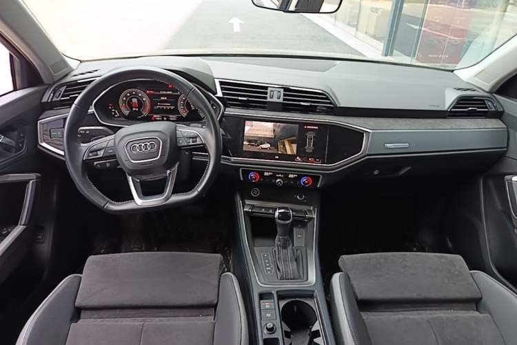 Used Audi Q3 2022 35 TFSI Fashion Dynamic Model Center Console