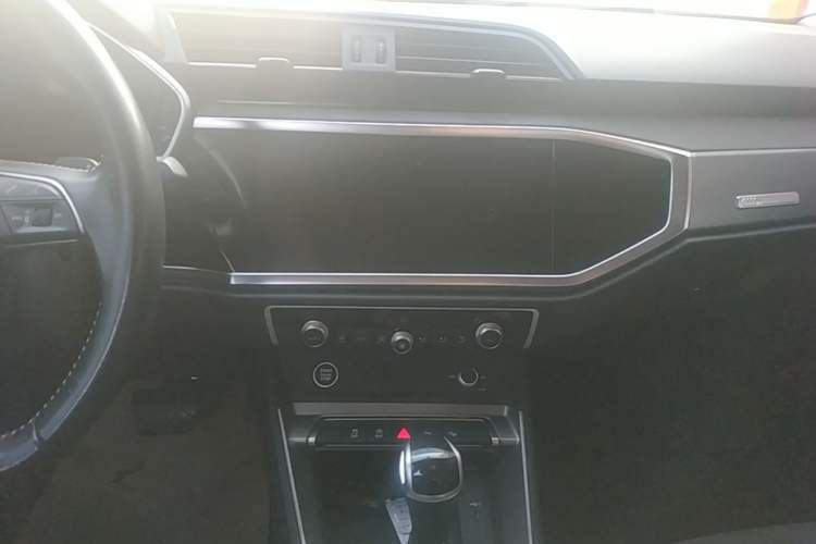 Used Audi Q3 2022 35 TFSI Fashion Dynamic Model Audio And AC Panel