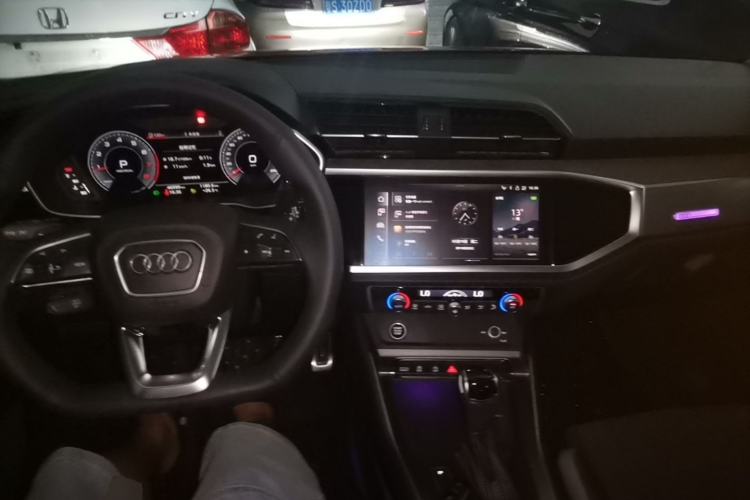 Used Audi Q3 2022 40 TFSI Fashion Dynamic Model Center Console