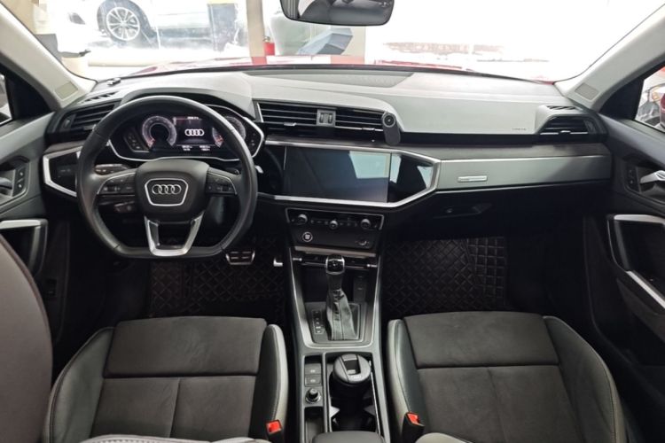 Used Audi Q3 2022 35 TFSI Fashion Dynamic Model Center Console
