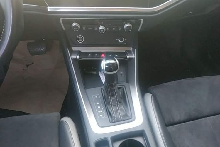 Used Audi Q3 2022 35 TFSI Fashion Dynamic Model Gear Lever