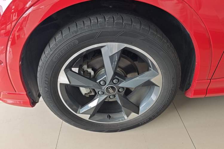 Used Audi Q3 2022 35 TFSI Fashion Dynamic Model Left Front Wheel Hub