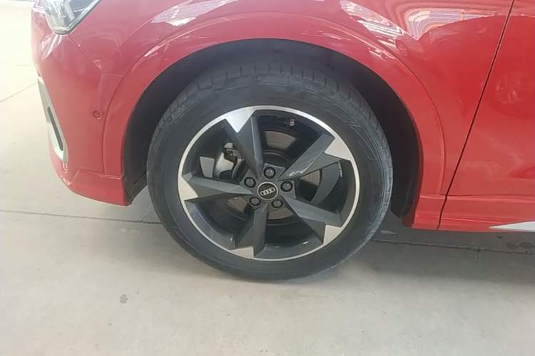 Used Audi Q3 2022 35 TFSI Fashion Dynamic Model Left Front Wheel Hub