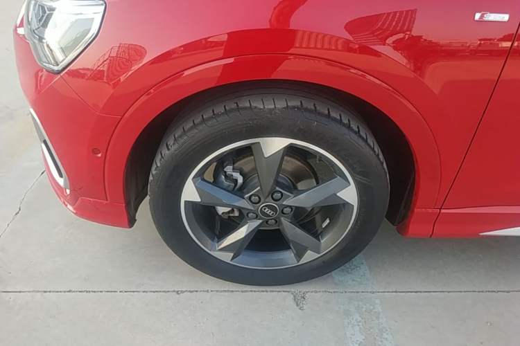 Used Audi Q3 2022 35 TFSI Fashion Dynamic Model Left Front Wheel Hub