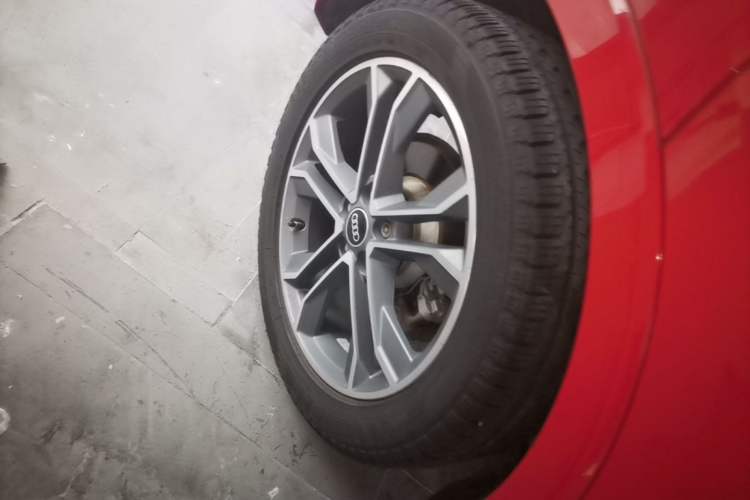 Used Audi Q3 2022 40 TFSI Fashion Dynamic Model Right Rear Wheel Hub