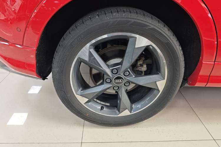Used Audi Q3 2022 35 TFSI Fashion Dynamic Model Right Rear Wheel Hub