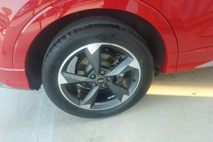 Used Audi Q3 2022 35 TFSI Fashion Dynamic Model Right Rear Wheel Hub