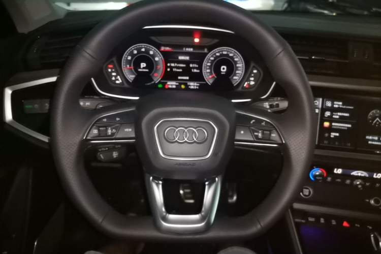 Used Audi Q3 2022 40 TFSI Fashion Dynamic Model Steering Wheel