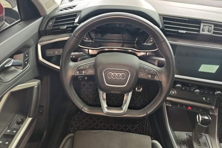 Used Audi Q3 2022 35 TFSI Fashion Dynamic Model Steering Wheel