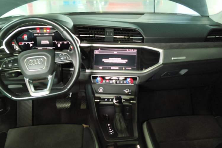 Used Audi Q3 2022 35 TFSI Fashion Dynamic Model Center Console