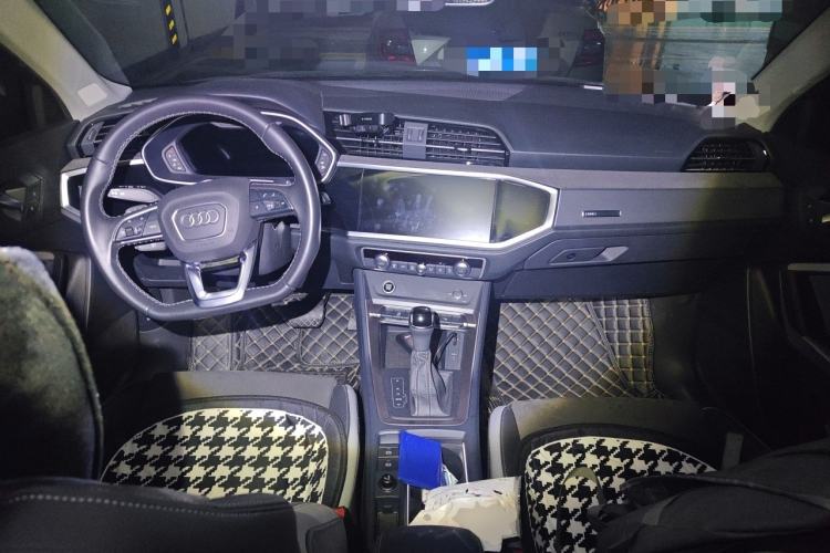 Used Audi Q3 2022 35 TFSI Fashion Dynamic Model Center Console