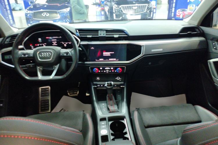 Used Audi Q3 2022 40 TFSI RS Package Performance Model Center Console