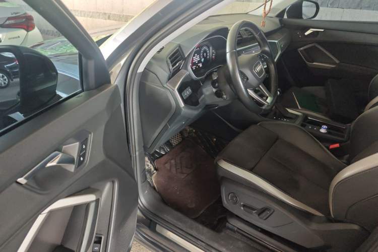 Used Audi Q3 2022 35 TFSI Progressive Dynamic Edition Driver Seat